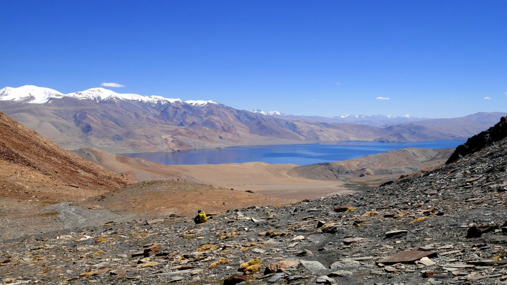 Col de Yalung Karpo La (5430m) et vue sur le lac Tso Moriri (4500m)