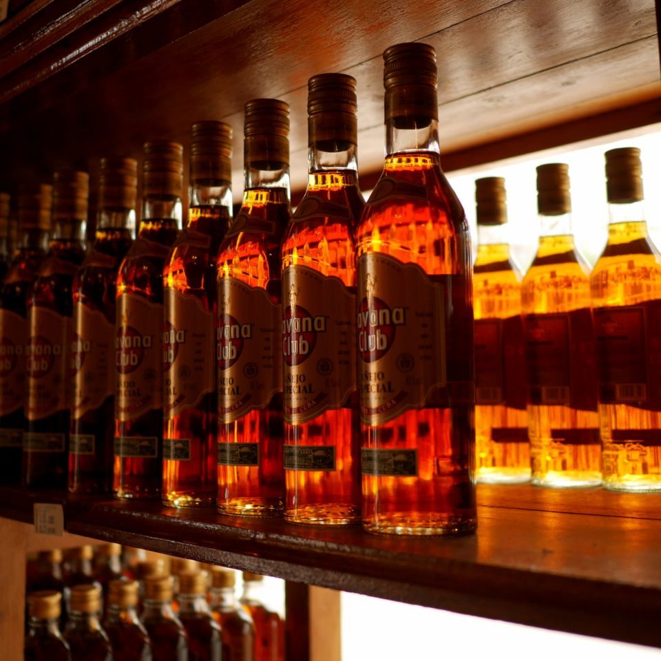 Cuba, Boutique de havanes et de rhum, Cienfuegos